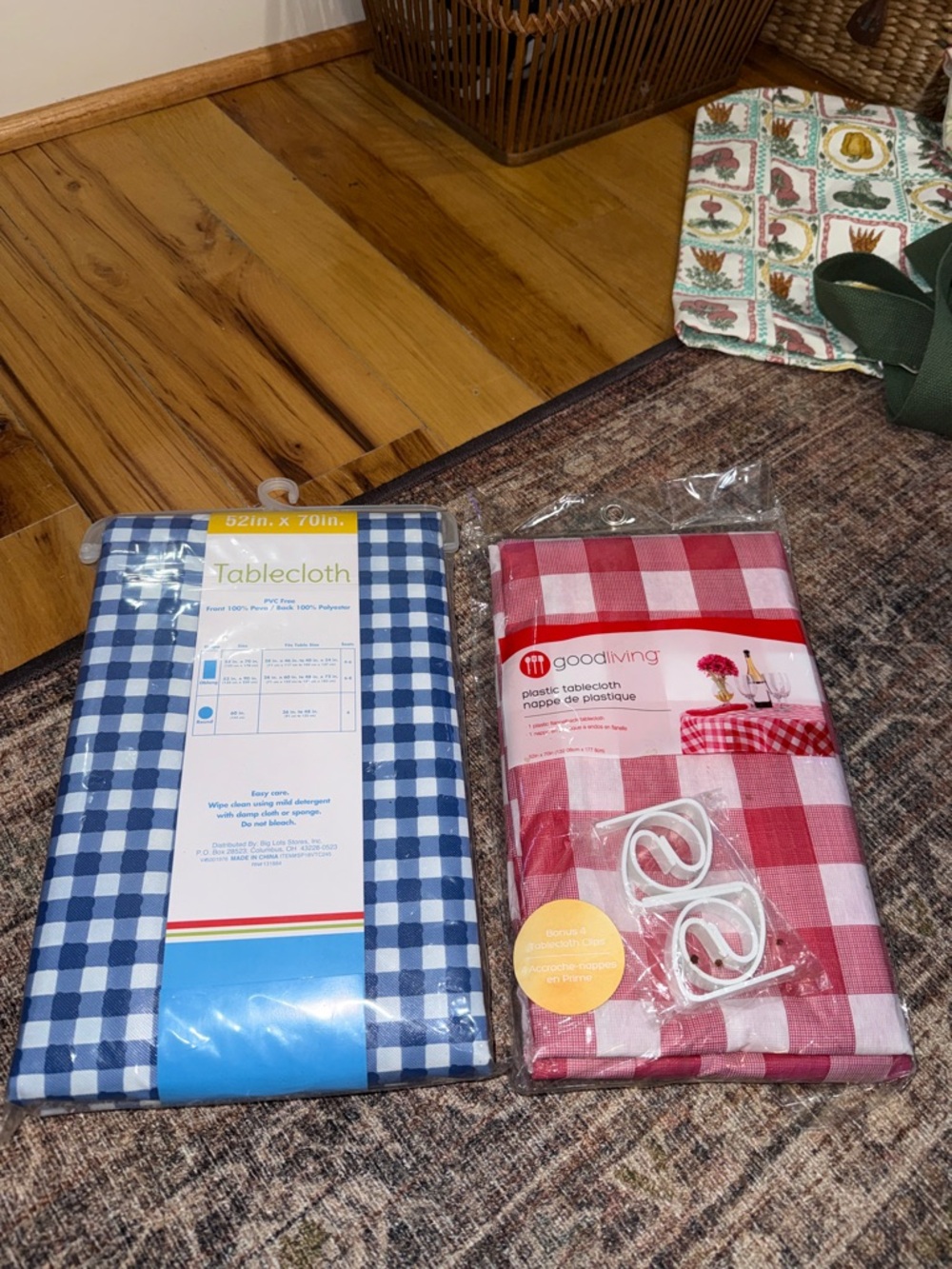 NWT Two Piece Plastic Tablecloth Set - Picture 3 of 3